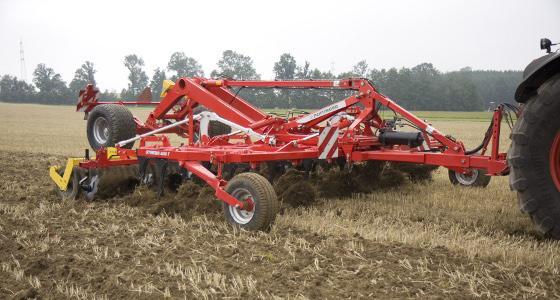 Déchaumeur trainé Pöttinger Synkro 6030