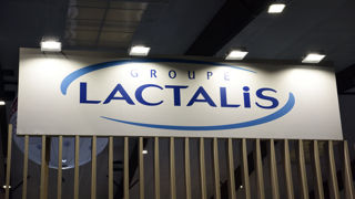 Lactalis avait "gelé de manière unilatérale l'évolution du prix du lait" depuis la fin de juin 2022, indique l'Unell. Lactalis avait "gelé de manière unilatérale l'évolution du prix du lait" depuis la fin de juin 2022, indique l'Unell.