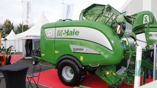 La Fusion 4 de McHale offre un débit de chantier plus important que les générations précédentes. La Fusion 4 de McHale offre un débit de chantier plus important que les générations précédentes.