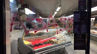 Les militants attaquent à nouveau une boucherie Les militants attaquent à nouveau une boucherie
