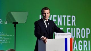 Macron met la main à la Pac Macron met la main à la Pac