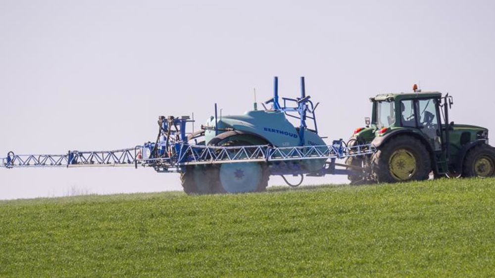 Tabassé parce qu’il désherbe ses champs