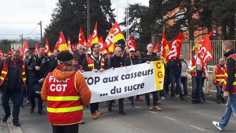 Salariés et élus protestent contre la fermeture Salariés et élus protestent contre la fermeture