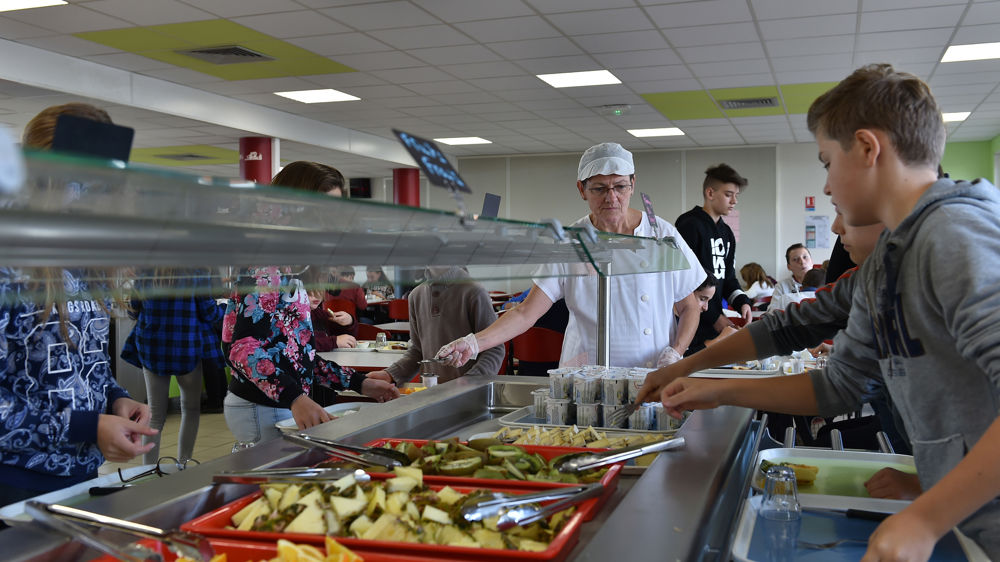 Trop de viande et pas assez de bio, selon Greenpeace