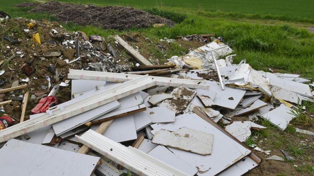 Marche lente contre les dépôts sauvages