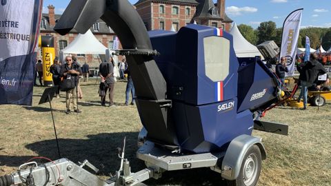 Le prix « Entretien des espaces verts » du concours de l’innovation à Salonvert 2022, qui a fermé ses portes le 22 septembre à Saint-Chéron (91), a été remis au broyeur électrique Cocorico, de Saelen. ©P.Fayolle