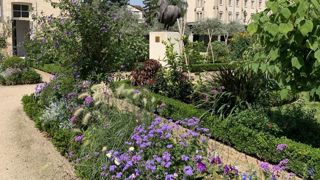 La ville de Sens (89) a reçu - dans le cadre du palmarès 2021 du fleurissement national - le prix de l’action éducative et pédagogique. ©P.Fayolle