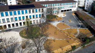 École primaire Clemenceau à Grenoble (38) : un projet de 288 000 euros qui a bénéficié d’un financement de l’Agence de l’eau de 186 800 €. © Parcs et sports École primaire Clemenceau à Grenoble (38) : un projet de 288 000 euros qui a bénéficié d’un financement de l’Agence de l’eau de 186 800 €. © Parcs et sports