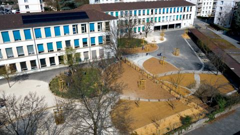 École primaire Clemenceau à Grenoble (38) : un projet de 288 000 euros qui a bénéficié d’un financement de l’Agence de l’eau de 186 800 €. © Parcs et sports