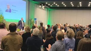 Mikaël Mercier, président sortant de Val’hor, a reçu une standing ovation méritée, après avoir passé une large partie de son mandat à gérer la crise sanitaire. © N. Louis Mikaël Mercier, président sortant de Val’hor, a reçu une standing ovation méritée, après avoir passé une large partie de son mandat à gérer la crise sanitaire. © N. Louis