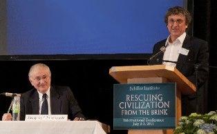 Jacques Cheminade, candidat de Solidarité et progrès (à gauche) et son porte-parole Karel Vereycken répondront en direct à vos questions vendredi 6 mars à 17h
