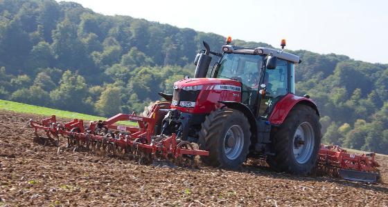 Les nouveaux tracteurs Massey Ferguson 7600 sont disponibles avec 3 transmissions différentes : la Dyna-4, la Dyna-6 et la Dyna-VT