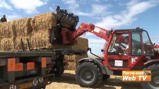 En 2011, la Fnsea et JA avaient multiplié les actions de solidarité entre céréaliers et éleveurs pour fournir de la paille à ces derniers en manque de fourrage.