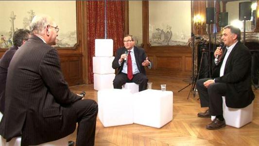 Au micro, Antoine Herth, député du Bas-Rhin et au fond, Germinal Peiro, député PS de Dordogne.