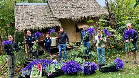 L’association sportive « Tikentrail a distribué des tulipes et 5 000 iris du Tropical Parc de Saint Jacut-les-Pins (Morbihan) aux hôpitaux et Ehpads du pays de Redon. ©Tikentrail