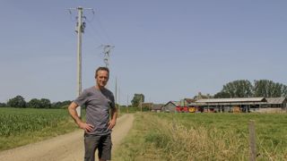 Mon élevage naurait jamais tenu si je navais pas travaillé 100 heures par semaine pendant dix ans, rembobine Alain Crouillebois. Aujourdhui, le transformateur électrique a été déplacé et la ligne mise en aérien. Mon élevage naurait jamais tenu si je navais pas travaillé 100 heures par semaine pendant dix ans, rembobine Alain Crouillebois. Aujourdhui, le transformateur électrique a été déplacé et la ligne mise en aérien.