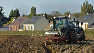 Une zone de protection naturelle, agricole et forestière a été délimitée sur le plateau de Saclay, au sud-ouest de l'Ile-de-France. Une zone de protection naturelle, agricole et forestière a été délimitée sur le plateau de Saclay, au sud-ouest de l'Ile-de-France.