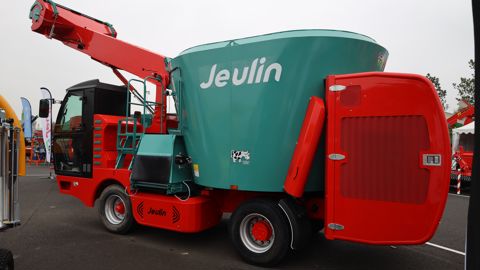 La mélangeuse automotrice Actimix de Jeulin répond à la Stage V La mélangeuse automotrice Actimix de Jeulin répond à la Stage V