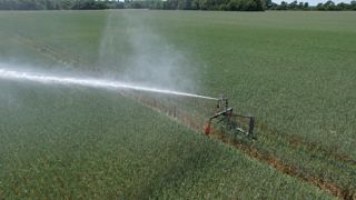La préfecture de la Vienne a annoncé la signature d'un protocole de gestion de l'eau prévoyant la création de réserves pour l'irrigation. La préfecture de la Vienne a annoncé la signature d'un protocole de gestion de l'eau prévoyant la création de réserves pour l'irrigation.