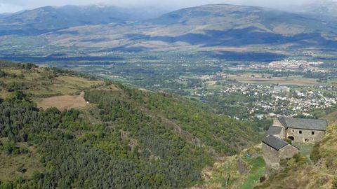 Station des Pyrénées, le Puigmal propose, depuis 2020, le VTT à assistance électrique, la marche nordique, le ski de randonnée et le trail. © Mathilde Giard