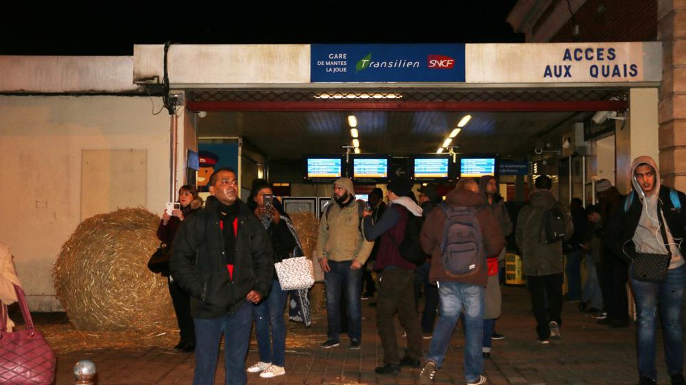 Tôt ce matin du 6 mars 2018, une quarantaine d’agriculteurs ont investi la gare de Mantes-la-Jolie, dans les Yvelines. © FDSEA Île-de-France