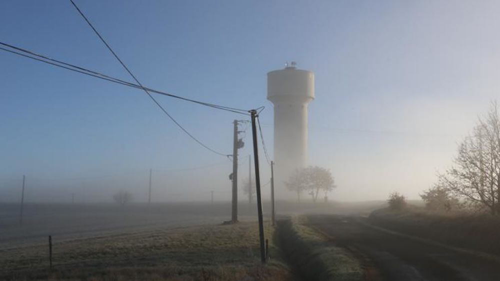 Installation de relais web radio sur un château d’eau de la Haute-Garonne. © Vincent Gobert
