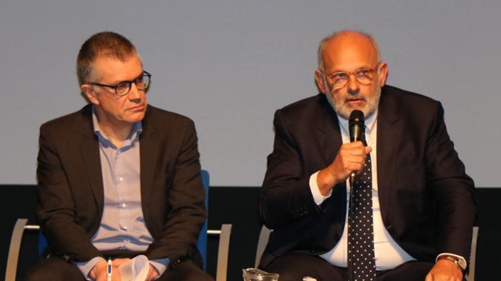 De gauche à droite, Damien Lacombe, président de Sodiaal, et Michel Nalet, directeur des relations extérieures de Lactalis, le 15 mars 2018 lors de l’assemblée générale de la FNPL à Vannes. © V. Guyot/GFA
