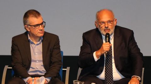 De gauche à droite, Damien Lacombe, président de Sodiaal, et Michel Nalet, directeur des relations extérieures de Lactalis, le 15 mars 2018 lors de l’assemblée générale de la FNPL à Vannes. © V. Guyot/GFA De gauche à droite, Damien Lacombe, président de Sodiaal, et Michel Nalet, directeur des relations extérieures de Lactalis, le 15 mars 2018 lors de l’assemblée générale de la FNPL à Vannes. © V. Guyot/GFA