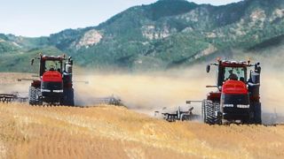 Deux tracteurs pour un seul chauffeur avec cette solution « d’autonomie supervisée ». © Case IH Deux tracteurs pour un seul chauffeur avec cette solution « d’autonomie supervisée ». © Case IH