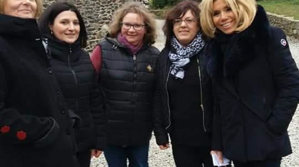 Pendant deux heures, Rachel, Séverine, Isabelle et Nadine (de gauche à droite) ont pu échanger en toute simplicité avec Brigitte Macron. © DR