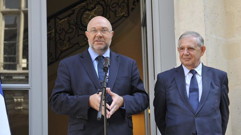Passation de pouvoir entre Jacques Mézard (à droite) et Stéphane Travert tout juste nommé ministre de l'Agriculture et de l'Alimentation. © C. Faimali / GFA