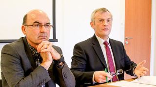 « Nous avons beaucoup investi dans ce projet ainsi que dans la croissance externe et aujourd’hui nous en avons le retour », détaille Ludovic Spiers (à droite sur la photo), le directeur général d’Agrial aux côtés d’Arnaud Degoulet, le président du groupe coopératif, ce lundi 16 avril à Caen. © A. Dufumier « Nous avons beaucoup investi dans ce projet ainsi que dans la croissance externe et aujourd’hui nous en avons le retour », détaille Ludovic Spiers (à droite sur la photo), le directeur général d’Agrial aux côtés d’Arnaud Degoulet, le président du groupe coopératif, ce lundi 16 avril à Caen. © A. Dufumier