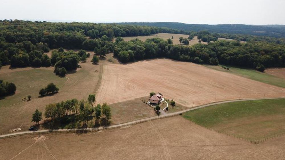 Le président de la République Emmanuel Macron a annoncé que la réforme de l’assurance récolte serait examinée en janvier 2022 à l’Assemblée nationale lors de son déplacement au festival Terres de Jim organisé par JA à Corbières (Alpes-de-Haute-Provence). © Cédric Faimali/GFA