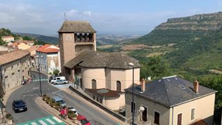 Une vue du village de Roquefort-sur-Soulzon où est produite la majorité du fromage du roquefort dont la filière demande le retrait de son appellation du Nutri-Score, ainsi que pour tous les fromages sous indication géographique protégée. © E. Young Une vue du village de Roquefort-sur-Soulzon où est produite la majorité du fromage du roquefort dont la filière demande le retrait de son appellation du Nutri-Score, ainsi que pour tous les fromages sous indication géographique protégée. © E. Young