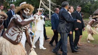 Lors de ses trois jours de visite en Nouvelle-Calédonie, Emmanuel Macron a fait part de sa volonté de lever les freins pour un meilleur accès au foncier agricole. © Noémie Debot-Ducloyer Lors de ses trois jours de visite en Nouvelle-Calédonie, Emmanuel Macron a fait part de sa volonté de lever les freins pour un meilleur accès au foncier agricole. © Noémie Debot-Ducloyer