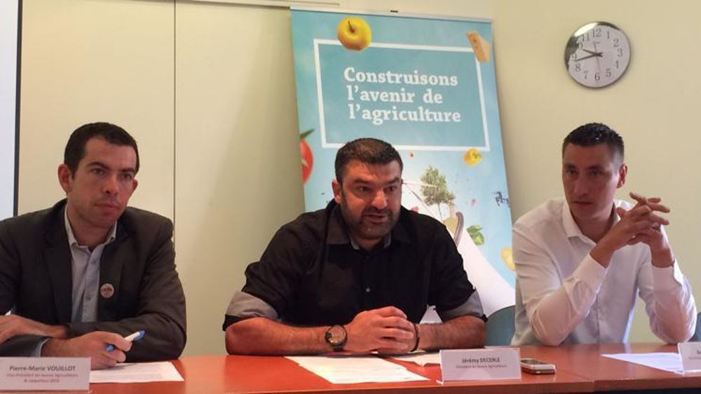 De gauche à droite : Pierre-Marie Vouillot, vice-président, Jérémy Decerle, président, et Samuel Vandaele, secrétaire, le 22 mai à Paris. © A. Marcotte/GFA