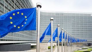 Réagissant aux accusations du New York Times, la Commission européenne assure que la lutte contre les fraudes, dont celles aux aides Pac, est une de ses priorités. © Union européenne/Etienne Ansotte, Drapeaux devant le Berlaymont à Bruxelles Réagissant aux accusations du New York Times, la Commission européenne assure que la lutte contre les fraudes, dont celles aux aides Pac, est une de ses priorités. © Union européenne/Etienne Ansotte, Drapeaux devant le Berlaymont à Bruxelles