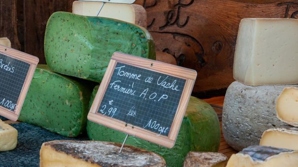 L’affinage des fromages fermiers pourra être réalisé en dehors de l’exploitation, à condition d’en informer le consommateur. © A. Massiot/Reportage