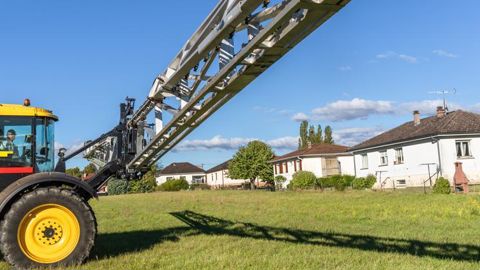 Le ministère de la Transition écologique a annoncé que les zones de non-traitement pour protéger les riverains lors de la pulvérisation de produits phytosanitaires seront de 3 à 20 mètres. © Claudius Thiriet Le ministère de la Transition écologique a annoncé que les zones de non-traitement pour protéger les riverains lors de la pulvérisation de produits phytosanitaires seront de 3 à 20 mètres. © Claudius Thiriet
