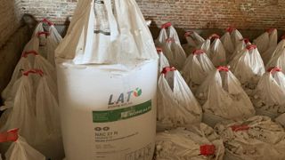 Stockage de nitrate d’ammonium calcaire 27 dans une ferme. © Renaud d’Hardivilliers/GFA Stockage de nitrate d’ammonium calcaire 27 dans une ferme. © Renaud d’Hardivilliers/GFA