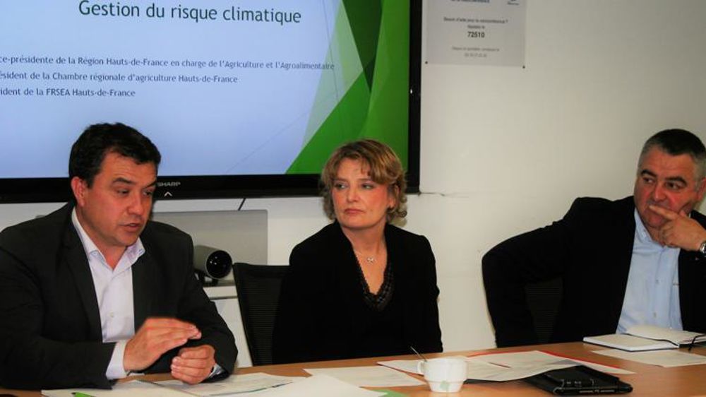 Laurent Degenne, président de la FRSEA, Marie-Sophie Lesne, vice-présidente de la Région des Hauts-de-France, et Christophe Buisset, président de la chambre régionale d’agriculture (ici en conférence de presse), veulent inciter les agriculteurs à s’assurer. © B. Cailliez