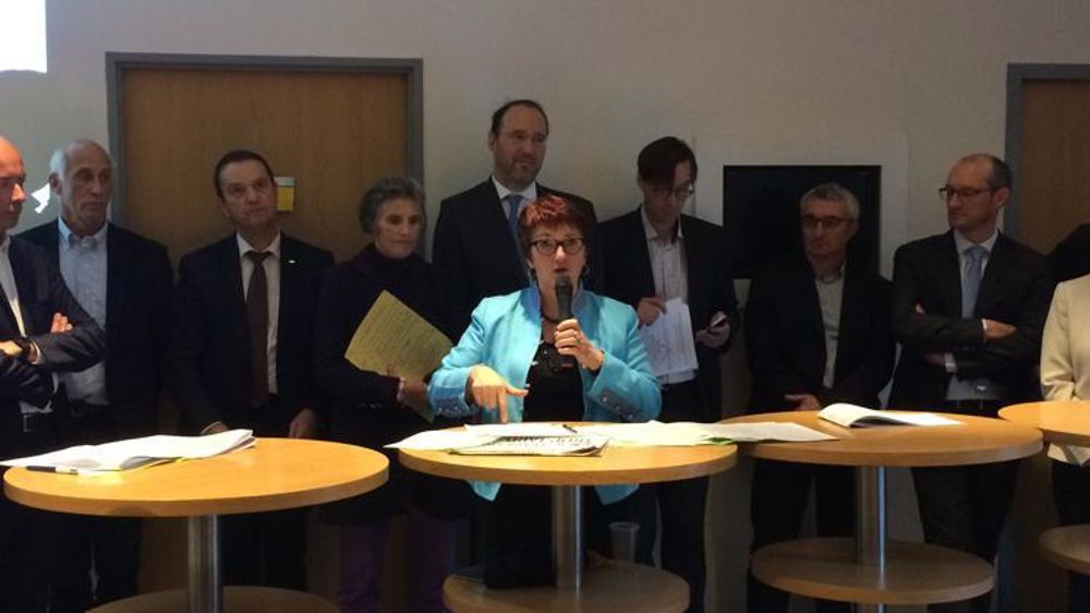 Christiane Lambert, présidente de la FNSEA (au centre), entourée des partenaires du contrat de solutions ce 14 novembre 2017. © C. Fricotté/GFA