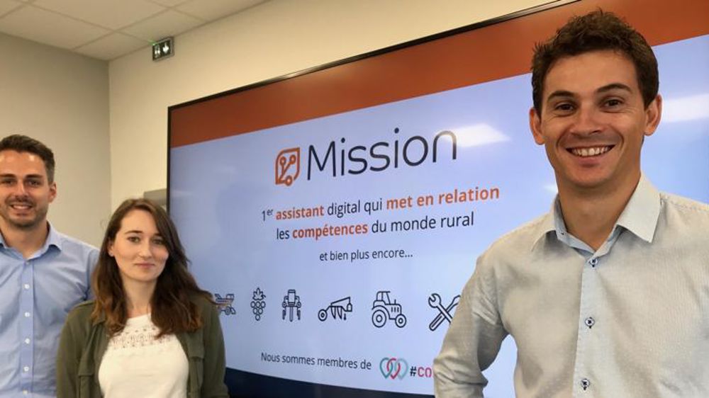 De gauche à droite sur la photo, une partie de l’équipe de TER’informatique : Richard Buxant, product manager, Lauriane Douce de la Salle, product manager, et Jean-Baptiste Vervy, son directeur, qui est aussi agriculteur dans la Marne. © R. Aries/GFA