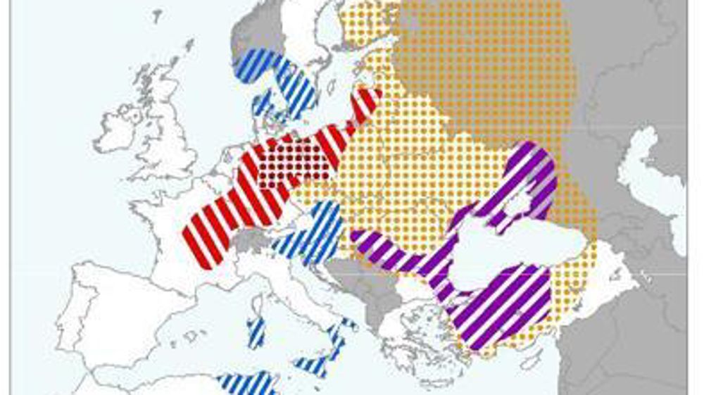 Événements extrêmes climatiques. Capture du bulletin Mars de la Commission européenne (1er août 2018-22 septembre 2018). Rayures rouges : déficit de pluie. Rayures bleues : surplus de pluie. Points rouges : sécheresse. Points jaunes : surplus de températures accumulées. Rayures violettes : vague de chaleur.