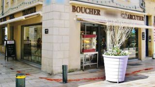 La Confédération paysanne et la Confédération française de la boucherie-charcuterie, traiteurs (CFBCT) réagissent à l’annonce du mouvement anti-spéciste 269 Life concernant « des journées du sang versé » à partir du 2 novembre prochain devant les boucheries-charcuteries. © 269 Life France La Confédération paysanne et la Confédération française de la boucherie-charcuterie, traiteurs (CFBCT) réagissent à l’annonce du mouvement anti-spéciste 269 Life concernant « des journées du sang versé » à partir du 2 novembre prochain devant les boucheries-charcuteries. © 269 Life France