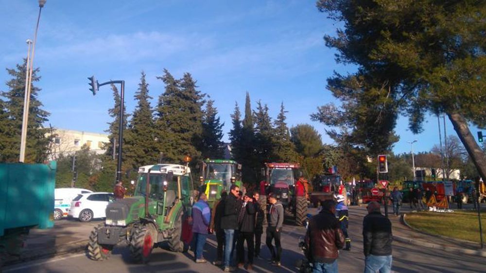 JA et le syndicat des vignerons gardois ont mobilisé leurs troupes ce 18 décembre 2018 à Nîmes (Gard). © Facebook JA du Gard