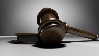 Le tribunal correctionnel de Niort a prononcé des peines d'emprisonnement avec sursis pour les cinq militants interpellés lors de la manifestation contre une retenue d'eau agricole à Sainte-Soline. Le tribunal correctionnel de Niort a prononcé des peines d'emprisonnement avec sursis pour les cinq militants interpellés lors de la manifestation contre une retenue d'eau agricole à Sainte-Soline.