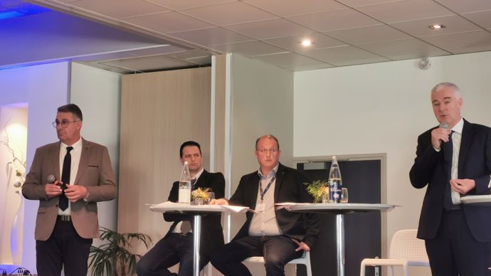David Saelens, président de Noriap (à g.), Pierre-Benoît Decool, responsable développement commercial, Alexandre Rivenet, président de La Flandre, et Damien François, directeur général de Noriap, ont prévu la fusion de leurs deux coopératives si le projet est validé à son tour par les adhérents de Noriap, le 20 décembre.