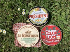 Malgré l’injonction des services de la DGCCRF, les leaders du camembert non AOP Lactalis et Compagnie des Fromages&Richesmonts continuent de mentionner la Normandie sur leurs étiqettes.c.hue Malgré l’injonction des services de la DGCCRF, les leaders du camembert non AOP Lactalis et Compagnie des Fromages&Richesmonts continuent de mentionner la Normandie sur leurs étiqettes.c.hue