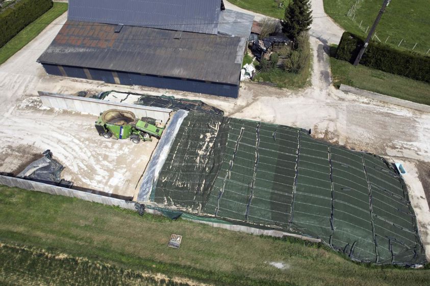 Le silo à deux fronts d’attaque du Gaec de La Bruyère. CEDRIC FAIMALI / GFA Le silo à deux fronts d’attaque du Gaec de La Bruyère. CEDRIC FAIMALI / GFA
